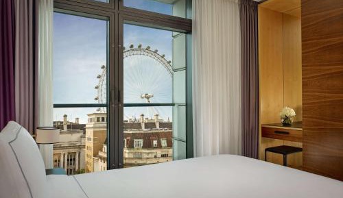 Executive Studio with London Eye View