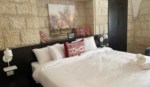 Deluxe King Suite