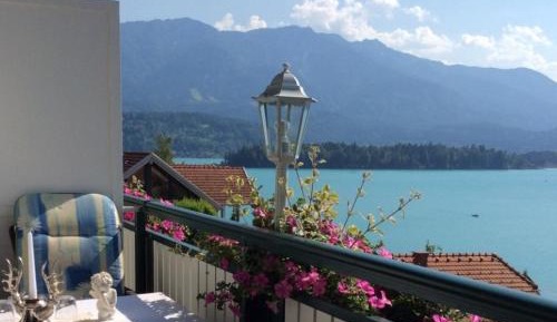 Two-Bedroom Apartment with Lake View