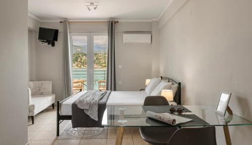 Deluxe Double Room with Balcony and Sea View