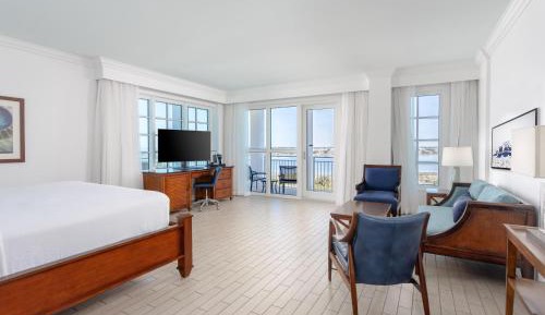 King Executive Bay Front With Balcony