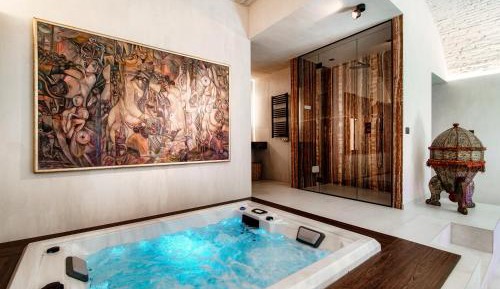 Deluxe Suite with Spa Bath