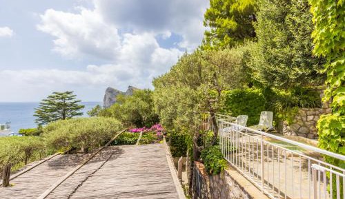 Azzurra Two-Bedroom Apartment with Sea View