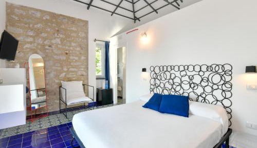Deluxe Double Room with Balcony and Sea View