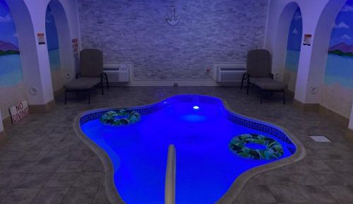 Dove Pool Suite - Non-Smoking