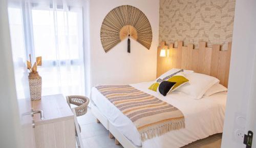 Two-Bedroom Apartment with Air Conditioning and Balcony (6 People) - South-West Facing