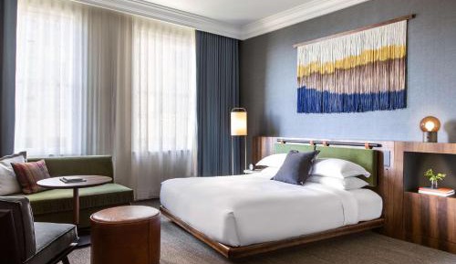 One-Bedroom King Suite with Spa Bath