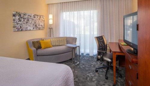 Guestroom King with Sofabed