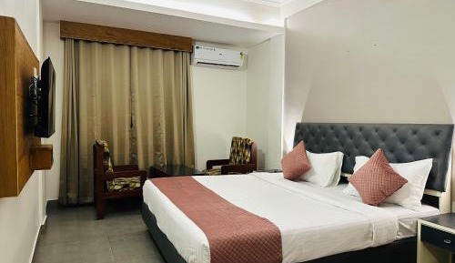 Deluxe Queen Room