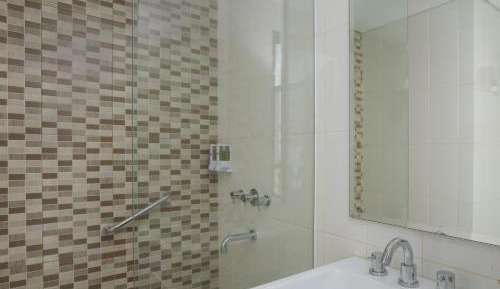 Smart Queen Room