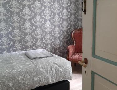 Single Room with Shared Bathroom
