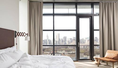 King Room with Manhattan View Balcony