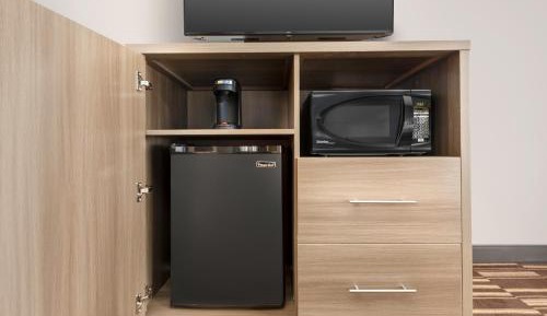 King Suite - Accessible/Non-Smoking