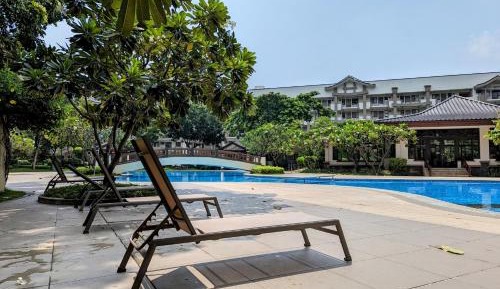 Three-Bedroom Apartment with Balcony