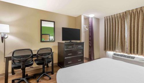 Queen studio with 1 Queen Bed - Disability Access/Non-Smoking