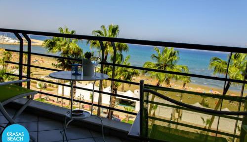 One-Bedroom Apartment with Sea View