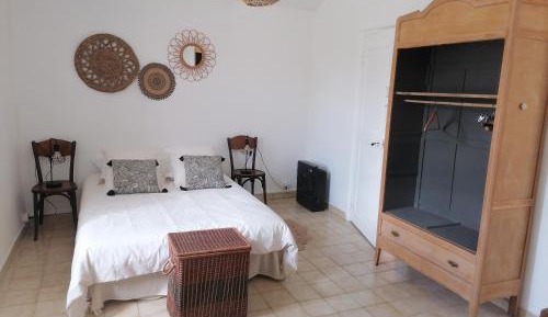 Deluxe Room (2 Adults + 1 Child)