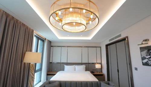 King Suite with River View
