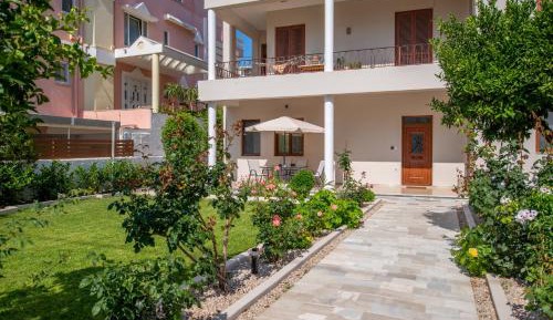 Apartment with Garden View