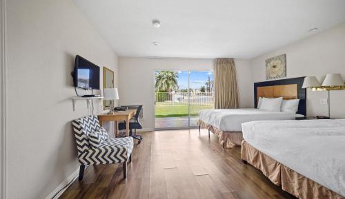 Queen Room with Pool View