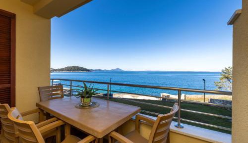 One-Bedroom Apartment with Sea View