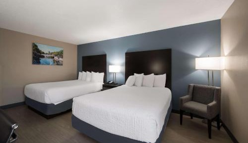 Queen Room with Two Queen Beds and Bathtub - Mobility/Hearing Accessible - Non-Smoking