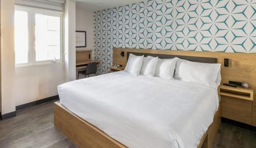 Deluxe King Studio ( Self Check-in with Virtual Front Desk)