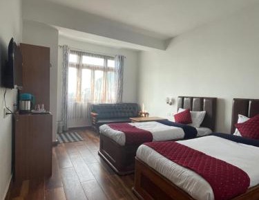 Deluxe Double or Twin Room with Mountain View