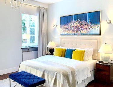 MONDRIAN Suite with Old Town Market Square view