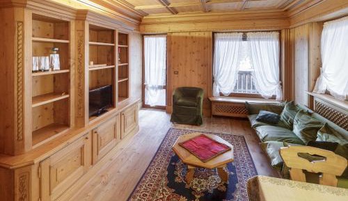 Two-Bedroom Apartment (4 Adults)