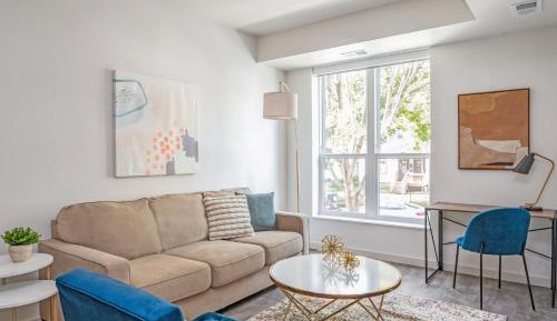 One-Bedroom Apartment (Self Check-in with Virtual Front Desk )