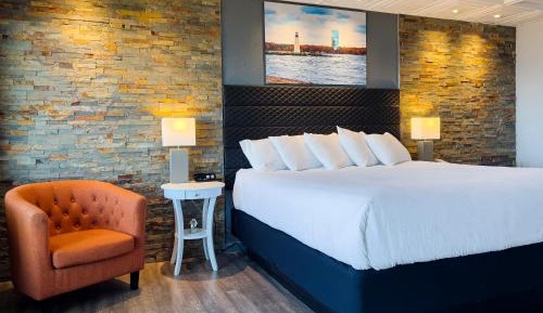 Lake View King Suite