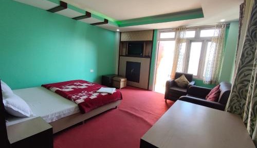 Suite with Mountain View