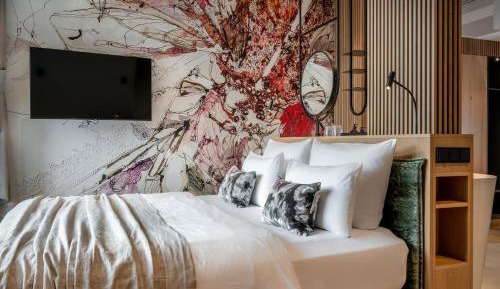 Junior Suite with Mountain View