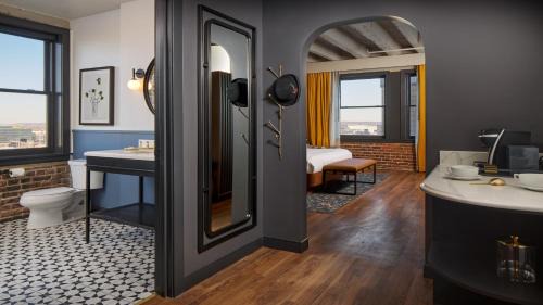 Standard King Room