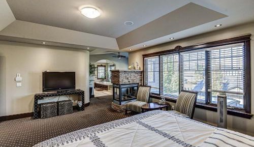 Luxury Suite with Spa Bath