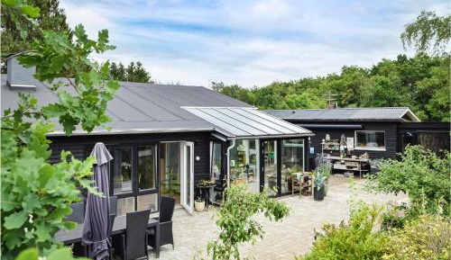 Three-Bedroom Holiday Home 