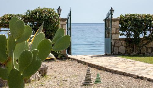 Villa - Beach Front