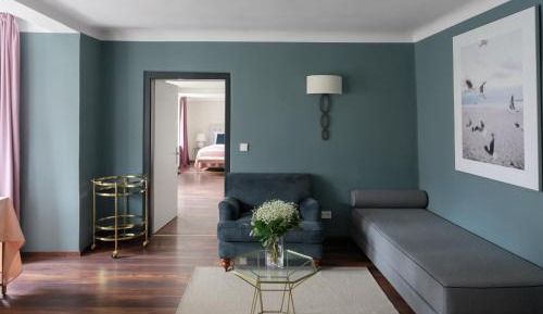 Large 1 Bedroom Apartment with Sofa Bed