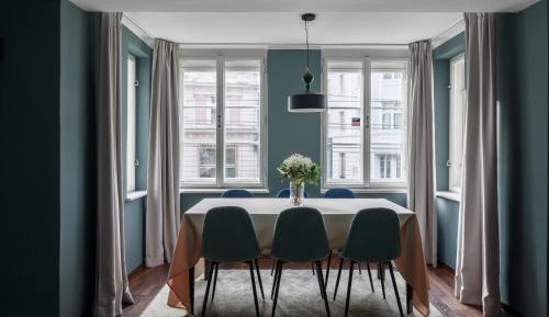 Extra Large 1 Bedroom Apartment with 2 Sofa Beds