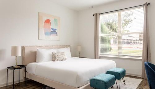 Two-Bedroom Apartment (Self Check-in with Virtual Front Desk)