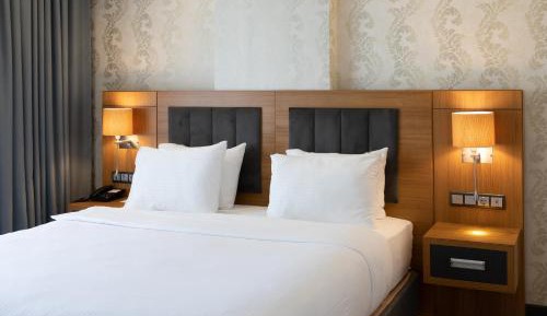 One-Bedroom King Suite - Non-Smoking