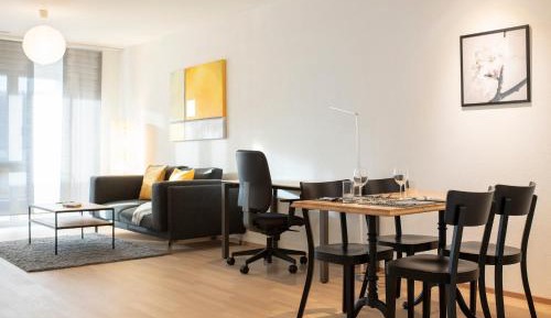 Apartment with Mountain View