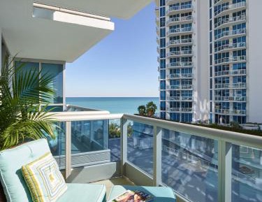 One-Bedroom Apartment - Bay Front with Partial Ocean View