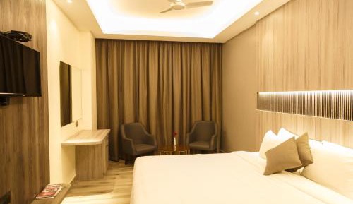 Deluxe Double Room (2 Adults + 1 Child)