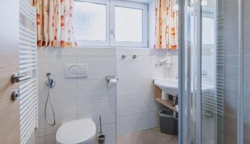 Big One-Bedroom Apartment with Balcony