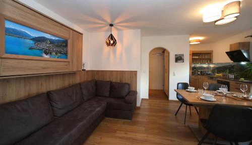 Two-Bedroom Apartment with Balcony Alm 3