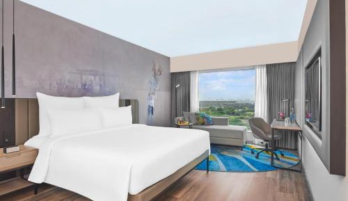 Executive King Bed with Cocktail Hours and Short Eats