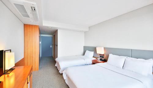 Premium Twin Room with Ocean View