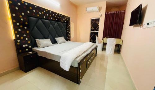 Deluxe Double Room (2 Adults + 1 Child)